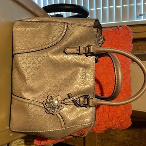 Women guess bag